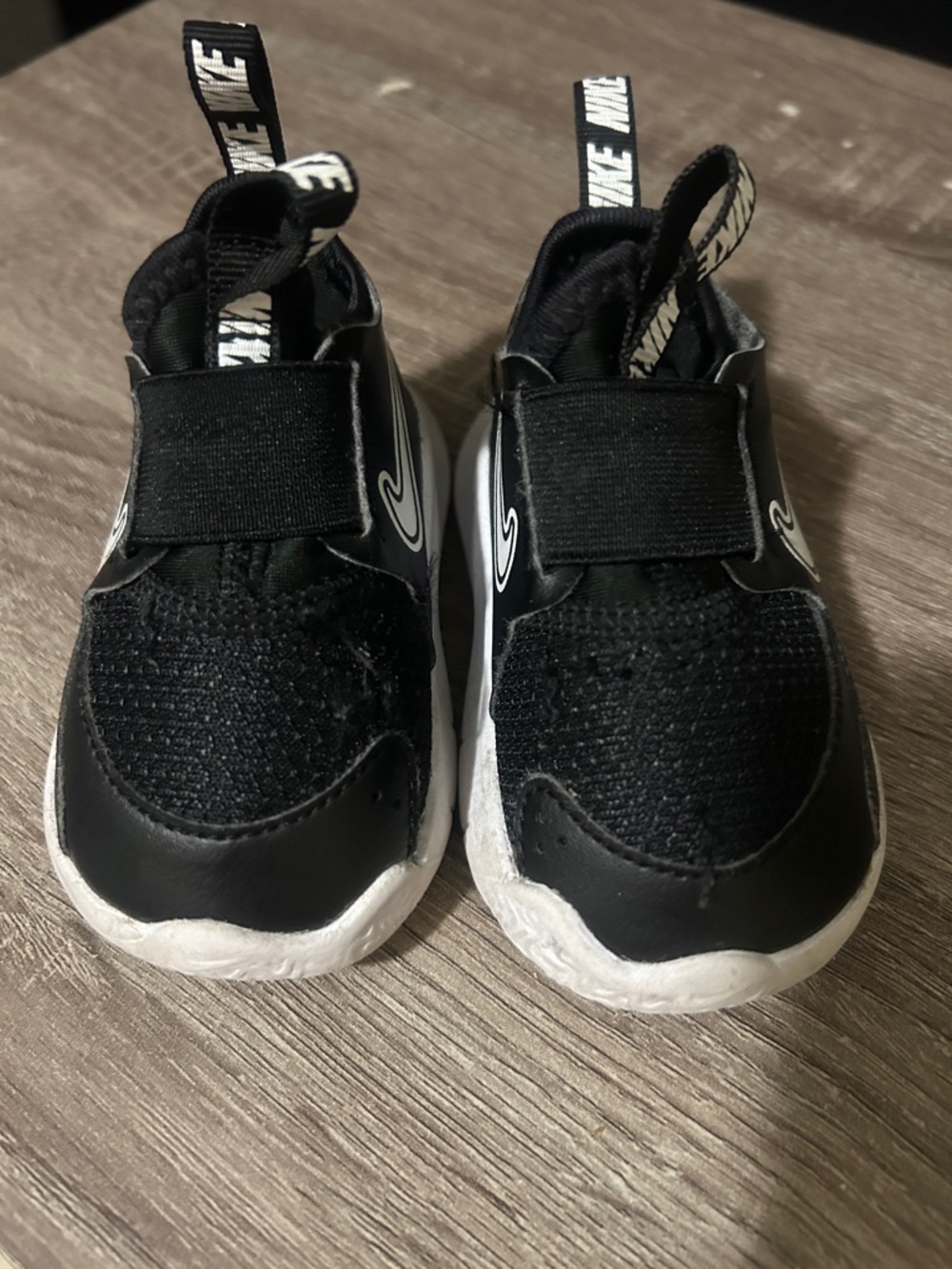 Nike Kids Black and White Hook-and-Loop Slip-On Sneakers Size 3C